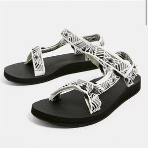 TEVA Women’s Original Universal Sandals, Sz. 8 in Boomerang White / Gray